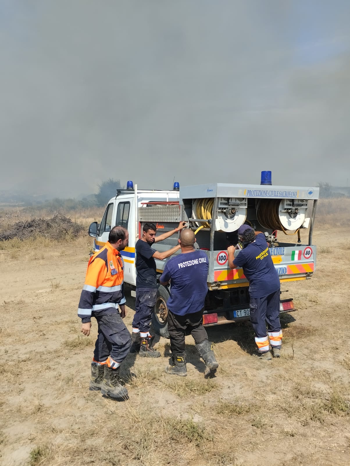 incendio protezione civile sacrofano